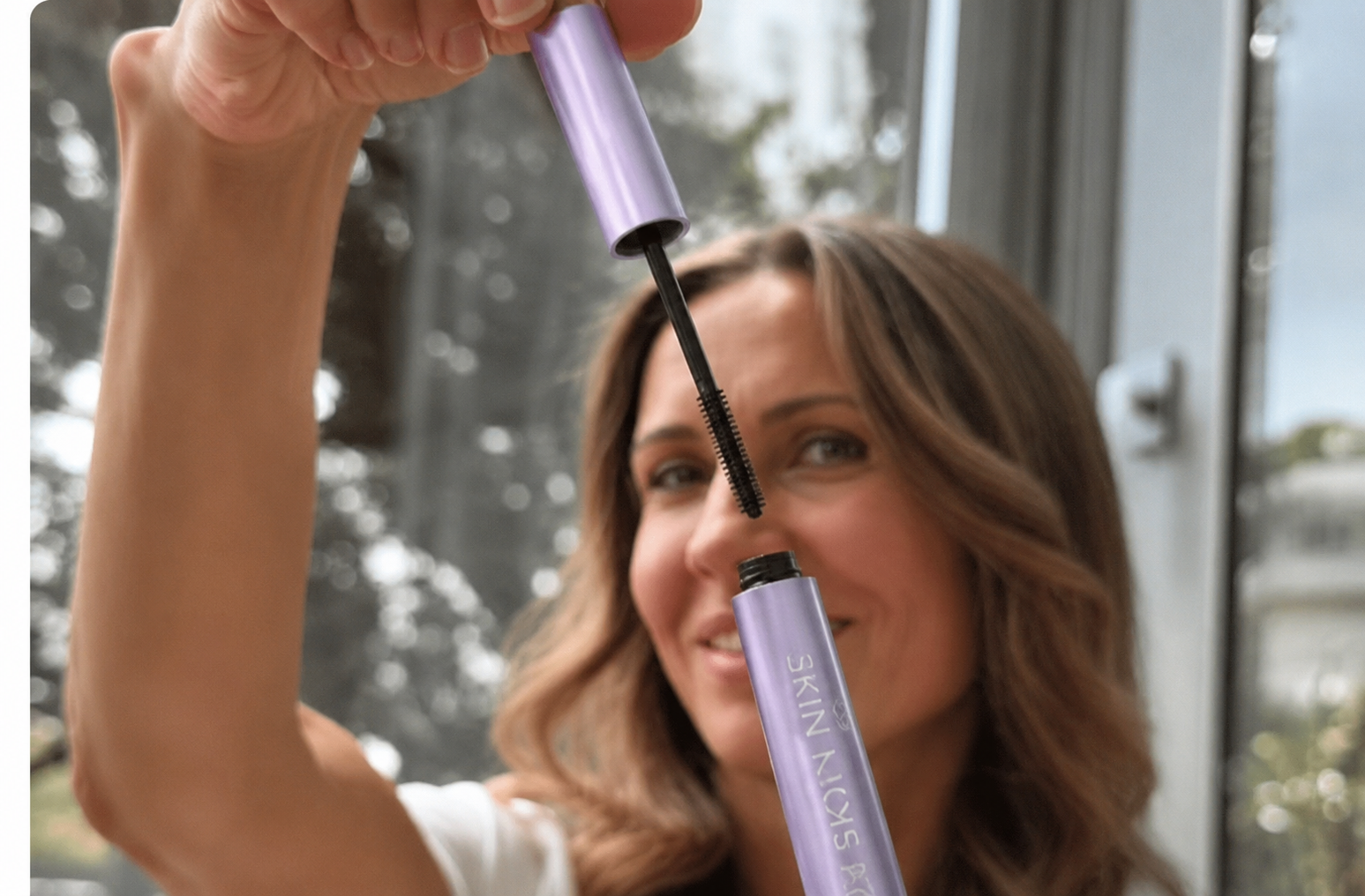 Application du mascara SKINLOVE